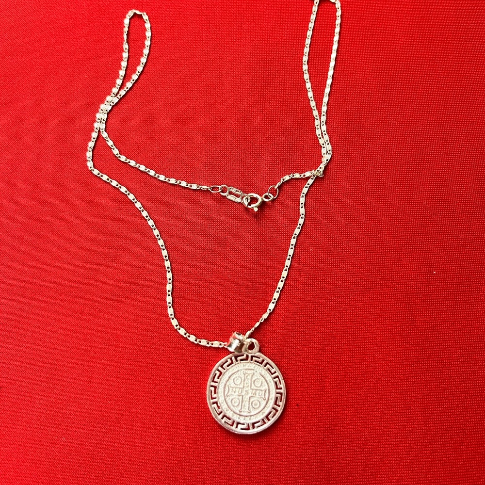 925 Sterling Silver St Benedict Catholic Medal and chain necklace - Picture 12 of 15